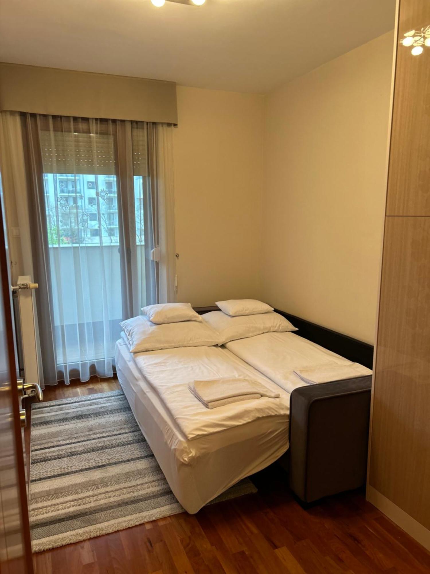 Danube Terrace Elegant With 2 Bedroom With Free Air Conditioner And Private Parking Budapest Luaran gambar